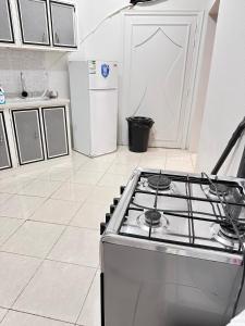 a kitchen with a stove top in a room at شقق نرمادا المفروشه402 in Al Madinah
