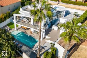Bazén v ubytovaní Villa Dunamoon by Abahana Villas alebo v jeho blízkosti