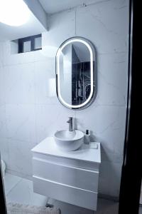 Phòng tắm tại Comfy Home Apart - Appartement T2 meublé Haut Standing Bonapriso, Douala