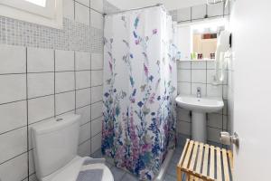 Koupelna v ubytování Pension Ageliki Sifnos + 37 fotografií