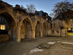 Fotografia z galérie ubytovania Le French Caen Caen Loft Plein de Charme au cœur de Caen pouvant accueillir 8 personnes v destinácii Caen