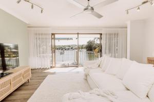 Rúm í herbergi á 'Key Point' - Tranquil Getaway - Mooloolaba