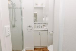 Baðherbergi á 'Key Point' - Tranquil Getaway - Mooloolaba