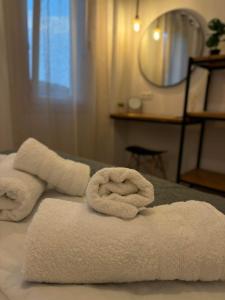 Postel nebo postele na pokoji v ubytování Loukoum House