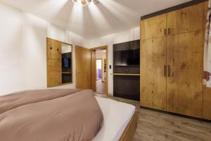 Μια τηλεόραση ή/και κέντρο ψυχαγωγίας στο Apartmenthaus Goldeck