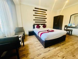 Rúm í herbergi á Hotel Liv Inn