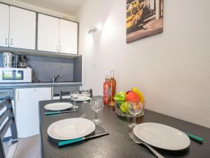 Η κουζίνα ή μικρή κουζίνα στο Apartment Les Aigues Marines-1 by Interhome +10 φωτογραφίες