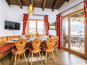 A restaurant or other place to eat at Apartment Residenza Chesa Margun 15-5 by Interhome