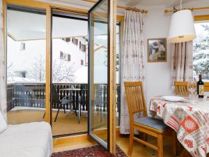 Posezení v ubytování Apartment Residenza Chesa Margun 35-6 by Interhome