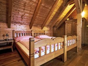 En eller flere senge i et værelse på Chalet Sluneční vršek by Interhome