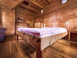 Postel nebo postele na pokoji v ubytování Chalet Sluneční vršek by Interhome