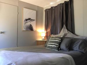 Cute Private Studio Flat with AIRCON!客房内的一张或多张床位