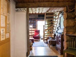 Posezení v ubytování Holiday Home Ylläspollu a by Interhome