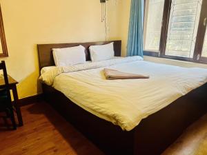Rúm í herbergi á Hotel Liv Inn