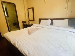 Rúm í herbergi á Hotel Liv Inn
