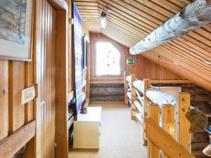 TV a/nebo společenská místnost v ubytování Holiday Home Ylläspollu a by Interhome