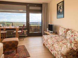Μια τηλεόραση ή/και κέντρο ψυχαγωγίας στο Apartment A1110 by Interhome