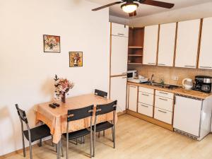 Zdjęcie z galerii obiektu Apartment Rovanjska-3 by Interhome w mieście Rovanjska