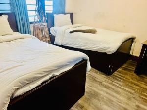 Rúm í herbergi á Hotel Liv Inn
