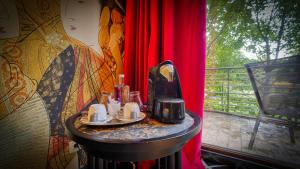 Příslušenství pro přípravu čaje a kávy v ubytování Relax in Style Boutique hotel