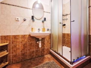 Apartment Alice II- by Interhome tesisinde bir banyo