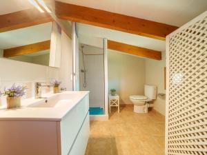 A bathroom at Holiday Home Can Butxet by Interhome