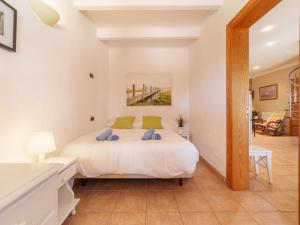 A bed or beds in a room at Holiday Home Can Butxet by Interhome