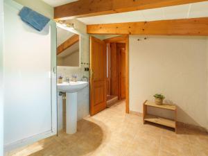 A bathroom at Holiday Home Can Butxet by Interhome