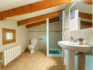 A bathroom at Holiday Home Can Butxet by Interhome