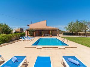 The swimming pool at or close to Holiday Home Can Butxet by Interhome