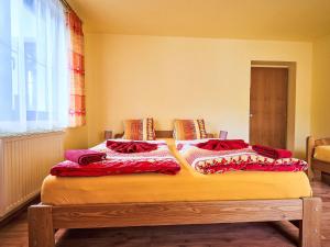 Posteľ alebo postele v izbe v ubytovaní Apartment Alice I- by Interhome