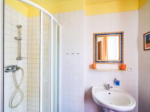 Kúpeľňa v ubytovaní Apartment Alice I- by Interhome