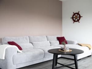 Ruang duduk di Apartment Fischer sien Huus-5 by Interhome +31 gambar
