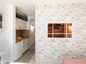 Kuchyň nebo kuchyňský kout v ubytování Studio Calafont by Interhome + 15 fotografií
