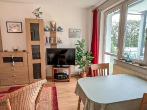 TV a/nebo společenská místnost v ubytování Apartment Karsten by Interhome