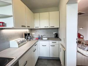 Kuchyň nebo kuchyňský kout v ubytování Apartment Karsten by Interhome