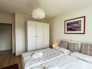 Postel nebo postele na pokoji v ubytování Apartment Karsten by Interhome