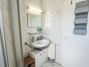 Koupelna v ubytování Apartment Karsten by Interhome
