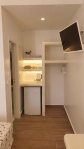 Kuchyň nebo kuchyňský kout v ubytování Augusta Studios & Apartments