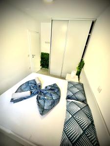 Postel nebo postele na pokoji v ubytování Vip Deluxe Apartment Arian