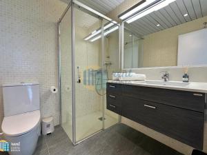 Koupelna v ubytování Apartamento Nereides by Rent Costa Brava + 17 fotografií