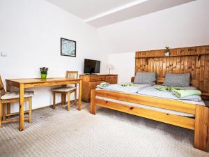 Posteľ alebo postele v izbe v ubytovaní Apartment Alice III- by Interhome