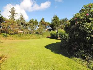 Zahrada ubytování Holiday Home Justine - 600m from the sea by Interhome