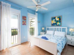 Ein Bett oder Betten in einem Zimmer der Unterkunft Apartment Belle Vue by Interhome
