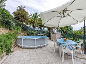 Πισίνα στο ή κοντά στο Apartment Paradiso tra gli Ulivi by Interhome