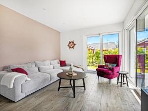 Ruang duduk di Apartment Fischer sien Huus-4 by Interhome