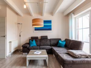 Ruang duduk di Holiday Home MeerZeit I by Interhome