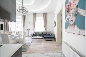 A seating area at Király 35 Luxury Apartment with free parking