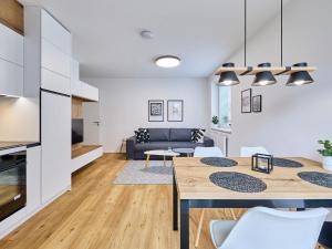 Kuchyňa alebo kuchynka v ubytovaní Apartment Chic Mountain Terrace Lounge by Interhome