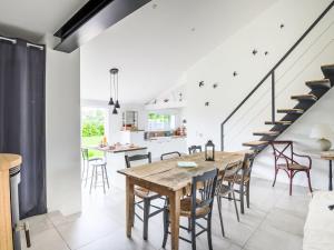 Φωτογραφία από το άλμπουμ του Holiday Home Grand confort proche Océan by Interhome σε Notre-Dame-de-Riez